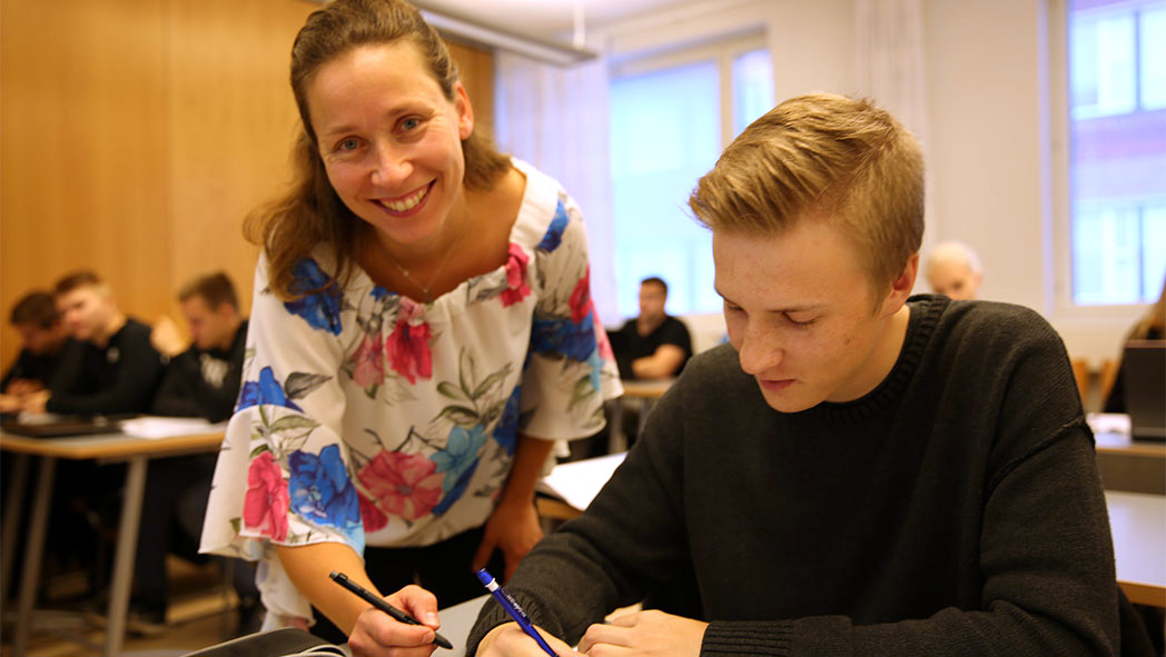 Oulun ammattikorkeakoulun opettaja Sanna Alitalo palkittiin Vuoden opettajana.