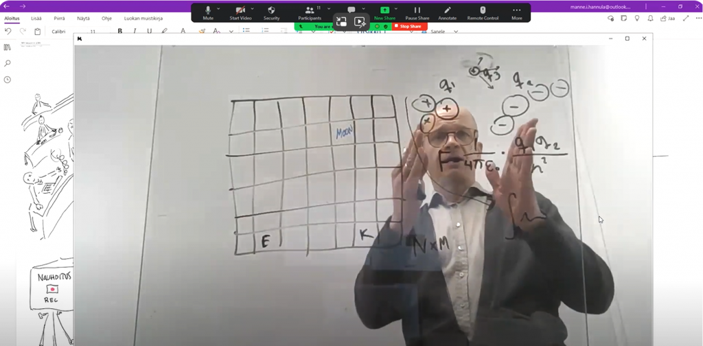 Kuvakaappaus etäopetustilanteesta Zoomista, jossa opettaja käyttää piirtotaulua.
